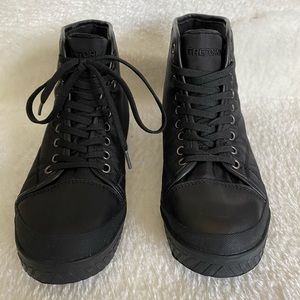 Black Waterproof Sneakers 7.5